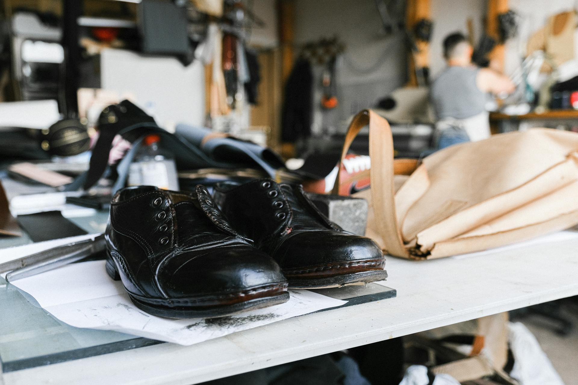 Bespoke leather shoe OEM manufacturing